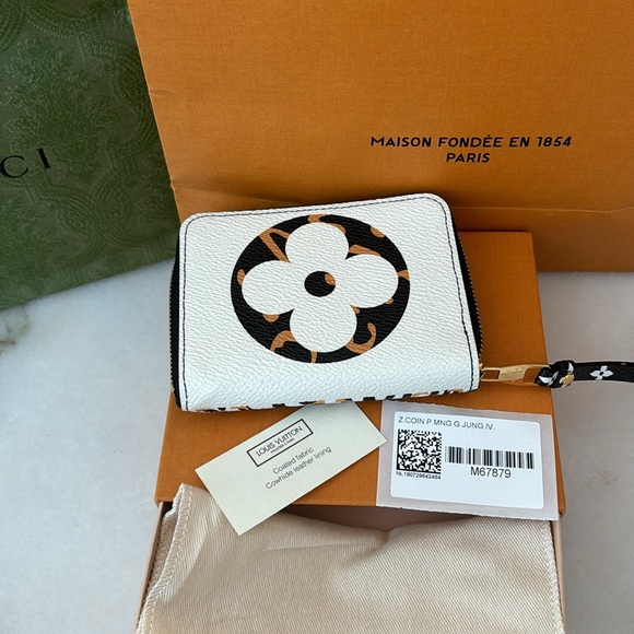 SOLD—-🔥NWT Louis Vuitton jungle coin purse - Picture 5 of 12